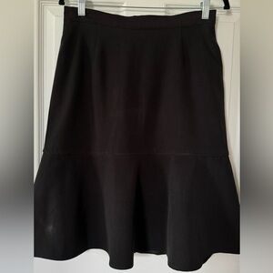 Black skirt. Size M.